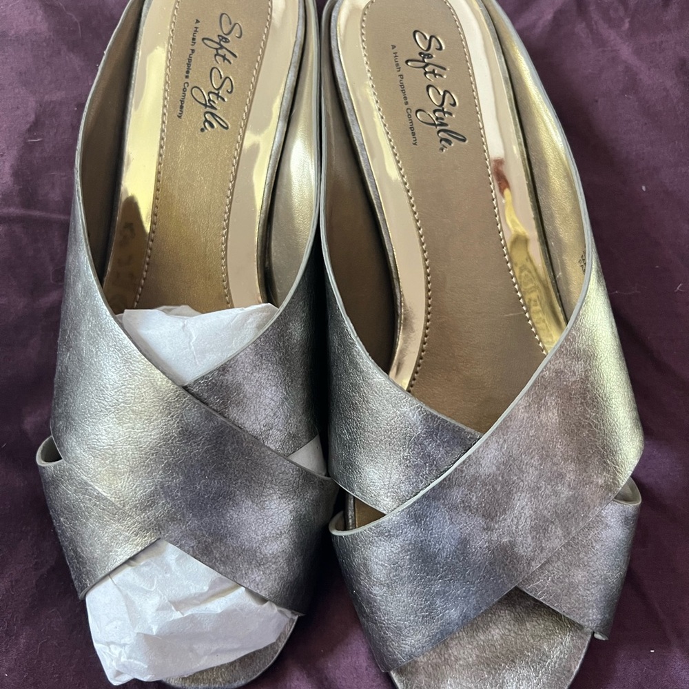 Soft Style (Hush Pupoy Co), Elida Pewter Vintage open- toed shoes